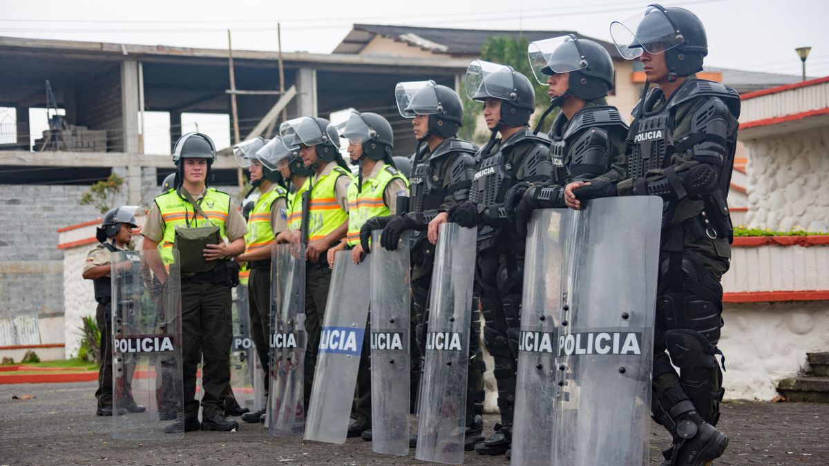 Ekvádorské ozbrojené složky osvobodily z věznic všech 178 rukojmí